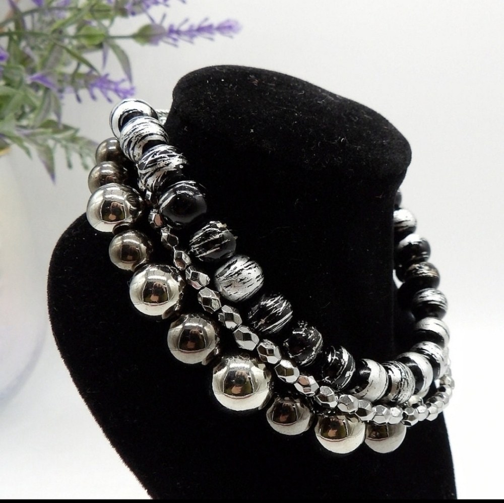 🆕️ Black & Silver Triple Strand Bracelet a1
